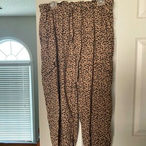 Aerie - Linen Blend High Waisted Cheetah Print Cargo Joggers size large